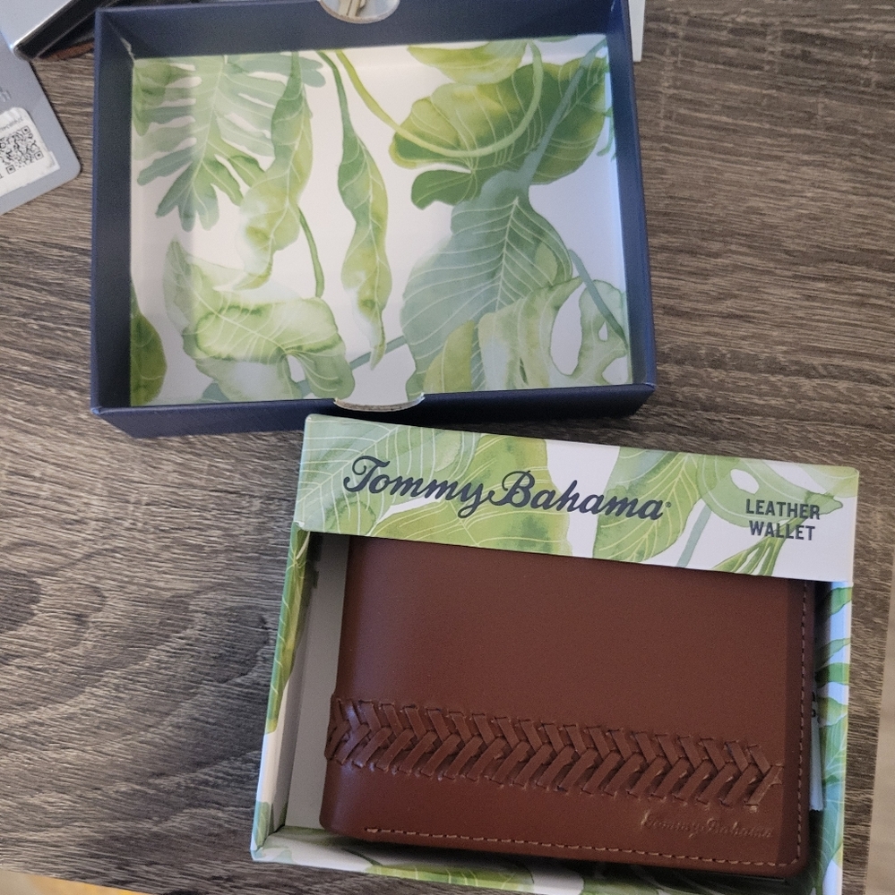 Tommy Bahama Wallet